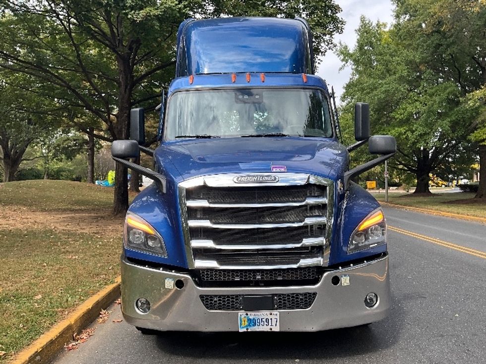 Day Cab Tractor-Heavy Duty Tractors-Freightliner-2021-T12664ST-Reading-PA-607,507\n\t\tmiles-$ 36,250 - Image 2