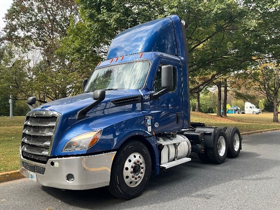 Day Cab Tractor-Heavy Duty Tractors-Freightliner-2021-T12664ST-Reading-PA-607,507\n\t\tmiles-$ 36,250 - Image 3