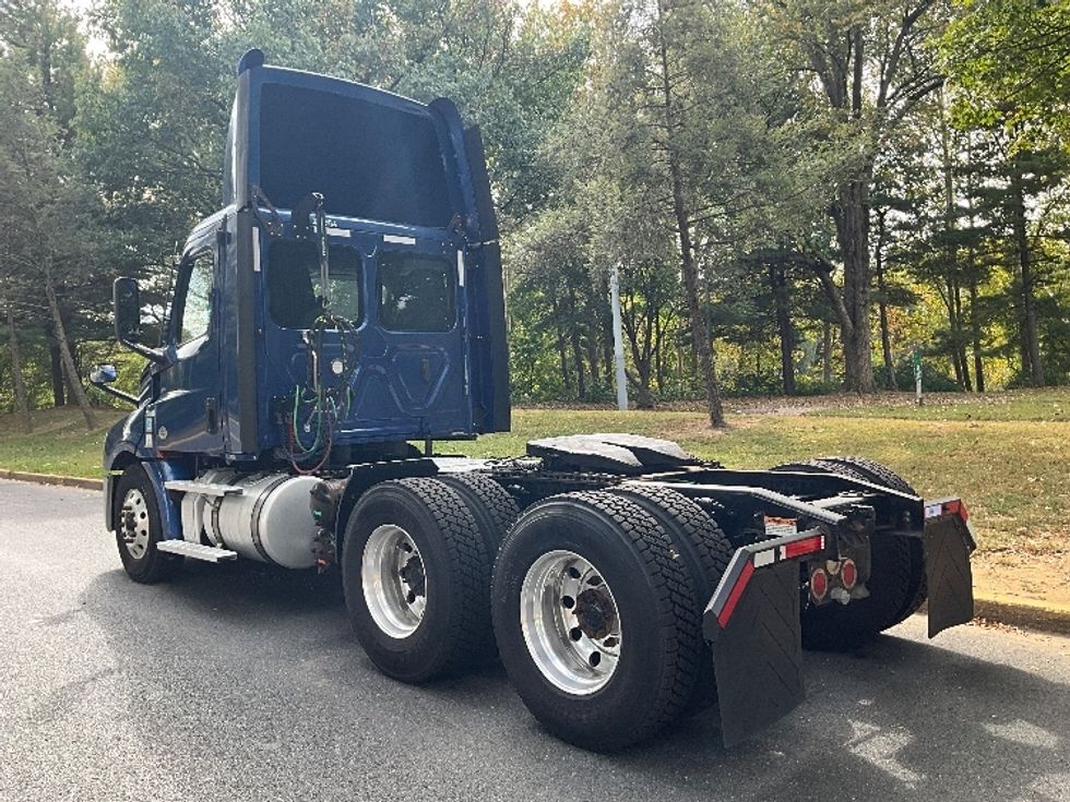Day Cab Tractor-Heavy Duty Tractors-Freightliner-2021-T12664ST-Reading-PA-607,507\n\t\tmiles-$ 36,250 - Image 5