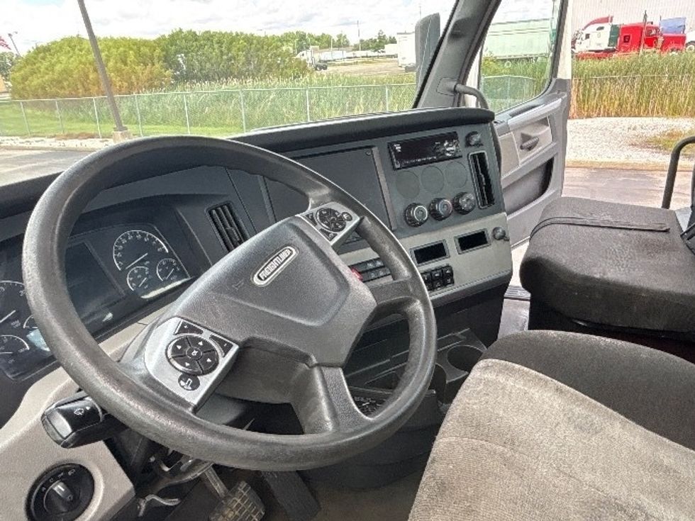 Day Cab Tractor-Heavy Duty Tractors-Freightliner-2021-T12664ST-Richmond-IN-496,334\n\t\tmiles-$ 46,500 - Image 10