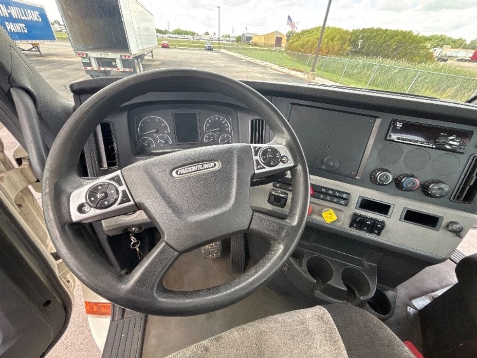 Day Cab Tractor-Heavy Duty Tractors-Freightliner-2021-T12664ST-Richmond-IN-496,334\n\t\tmiles-$ 46,500 - Image 11