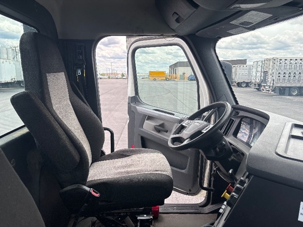 Day Cab Tractor-Heavy Duty Tractors-Freightliner-2021-T12664ST-Richmond-IN-496,334\n\t\tmiles-$ 46,500 - Image 14