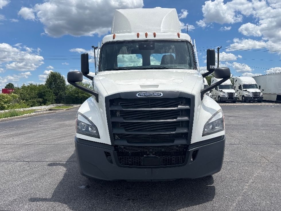 Day Cab Tractor-Heavy Duty Tractors-Freightliner-2021-T12664ST-Richmond-IN-496,334\n\t\tmiles-$ 46,500 - Image 2