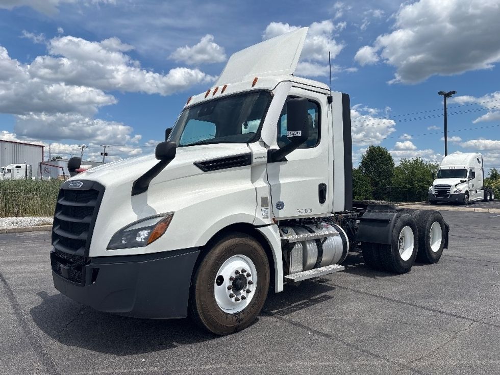 Day Cab Tractor-Heavy Duty Tractors-Freightliner-2021-T12664ST-Richmond-IN-496,334\n\t\tmiles-$ 46,500 - Image 3