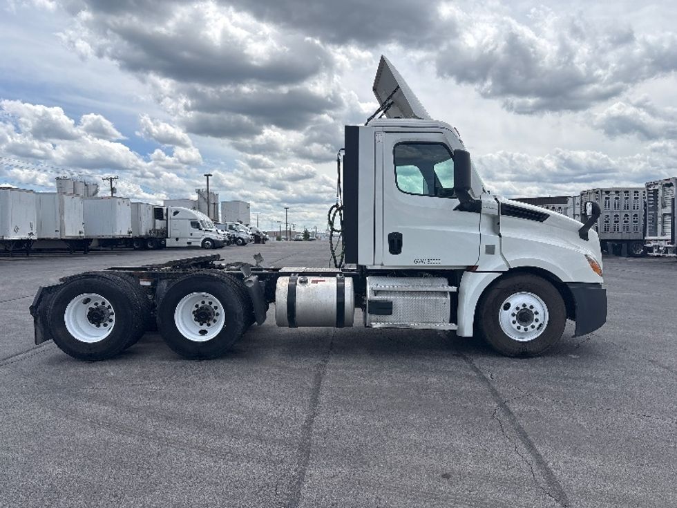 Day Cab Tractor-Heavy Duty Tractors-Freightliner-2021-T12664ST-Richmond-IN-496,334\n\t\tmiles-$ 46,500 - Image 8