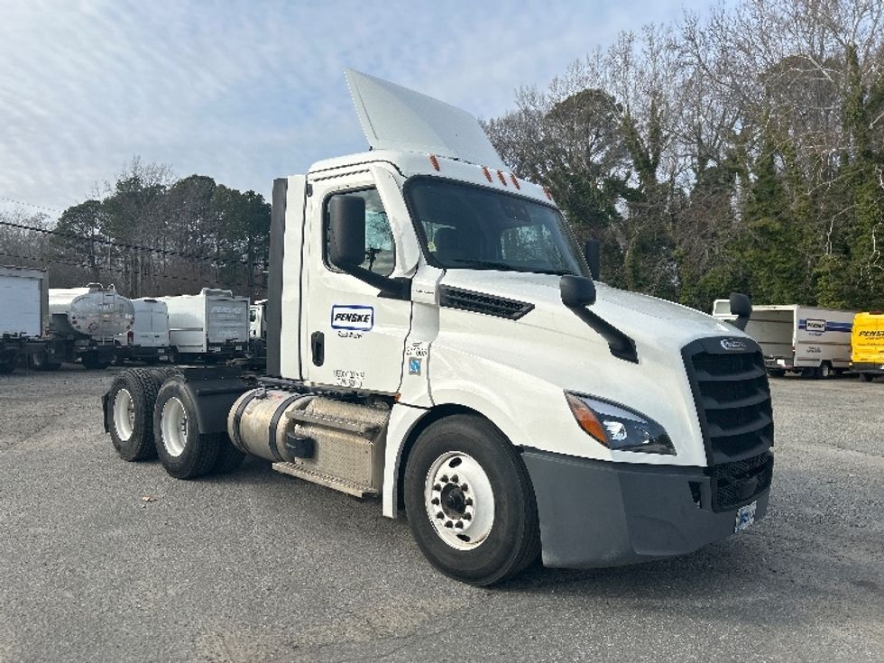 Day Cab Tractor-Heavy Duty Tractors-Freightliner-2021-T12664ST-Richmond-VA-512,721\n\t\tmiles-$ 46,250 - Image 1
