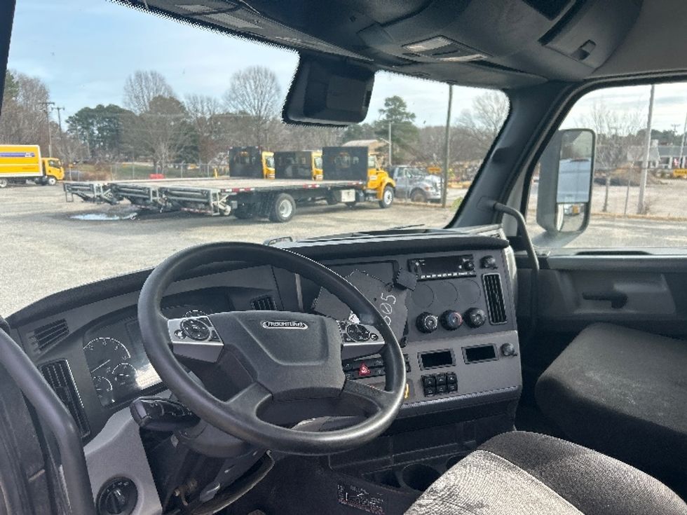 Day Cab Tractor-Heavy Duty Tractors-Freightliner-2021-T12664ST-Richmond-VA-512,721\n\t\tmiles-$ 46,250 - Image 10
