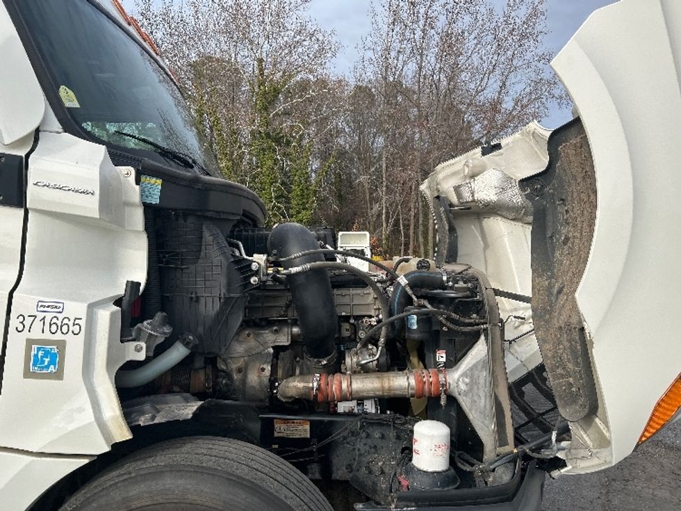 Day Cab Tractor-Heavy Duty Tractors-Freightliner-2021-T12664ST-Richmond-VA-512,721\n\t\tmiles-$ 46,250 - Image 15