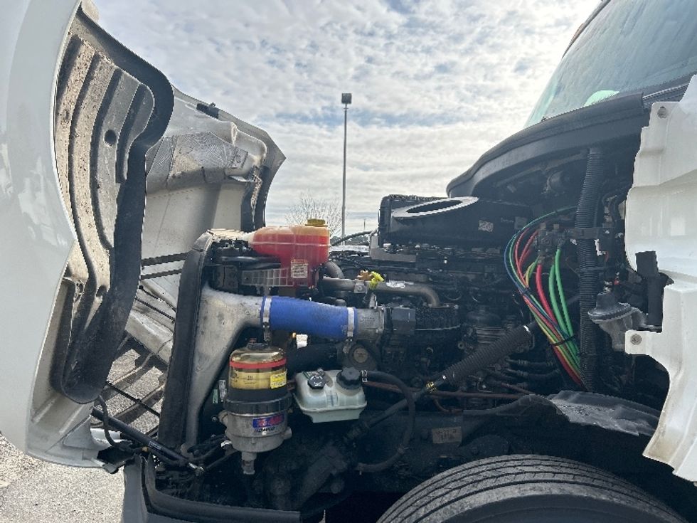 Day Cab Tractor-Heavy Duty Tractors-Freightliner-2021-T12664ST-Richmond-VA-512,721\n\t\tmiles-$ 46,250 - Image 16