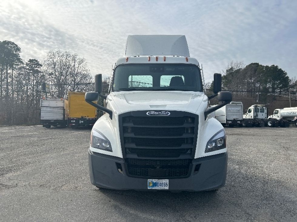 Day Cab Tractor-Heavy Duty Tractors-Freightliner-2021-T12664ST-Richmond-VA-512,721\n\t\tmiles-$ 46,250 - Image 2