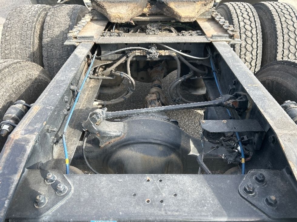 Day Cab Tractor-Heavy Duty Tractors-Freightliner-2021-T12664ST-Richmond-VA-512,721\n\t\tmiles-$ 46,250 - Image 20