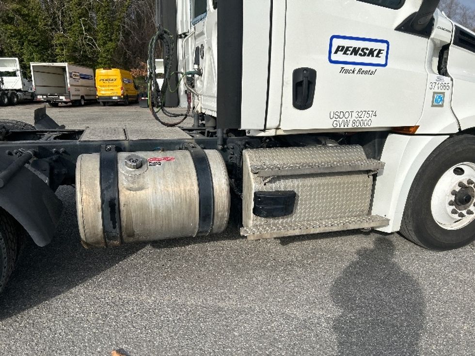 Day Cab Tractor-Heavy Duty Tractors-Freightliner-2021-T12664ST-Richmond-VA-512,721\n\t\tmiles-$ 46,250 - Image 21