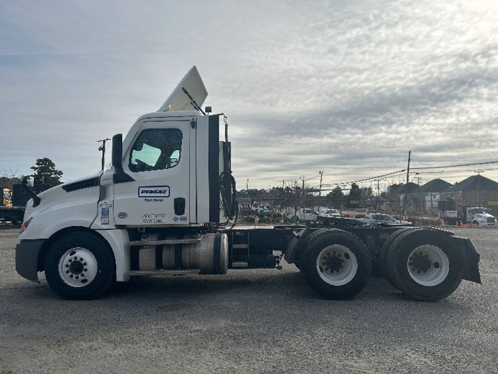 Day Cab Tractor-Heavy Duty Tractors-Freightliner-2021-T12664ST-Richmond-VA-512,721\n\t\tmiles-$ 46,250 - Image 4