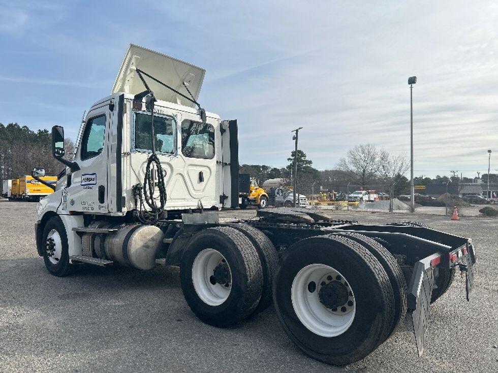 Day Cab Tractor-Heavy Duty Tractors-Freightliner-2021-T12664ST-Richmond-VA-512,721\n\t\tmiles-$ 46,250 - Image 5