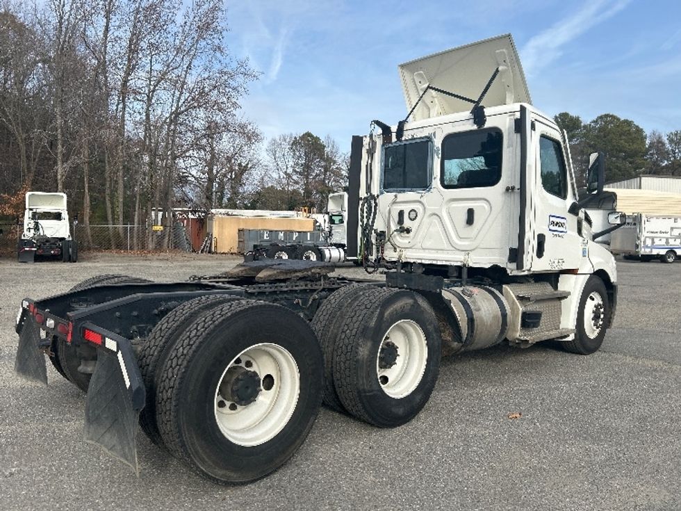 Day Cab Tractor-Heavy Duty Tractors-Freightliner-2021-T12664ST-Richmond-VA-512,721\n\t\tmiles-$ 46,250 - Image 7