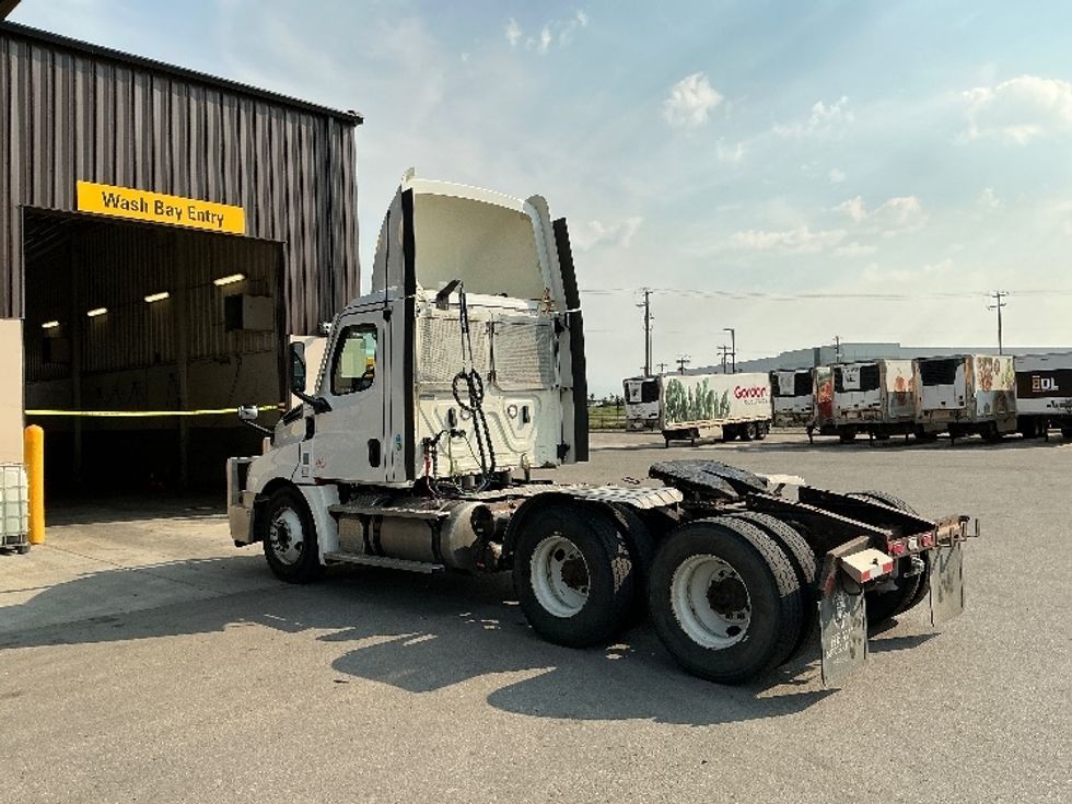 Day Cab Tractor-Heavy Duty Tractors-Freightliner-2021-T12664ST-Rocky View County-AB-677,074\n\t\tkm-$ 69,500 - Image 5