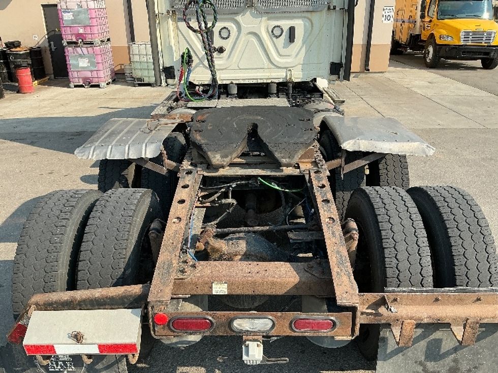 Day Cab Tractor-Heavy Duty Tractors-Freightliner-2021-T12664ST-Rocky View County-AB-677,074\n\t\tkm-$ 69,500 - Image 6