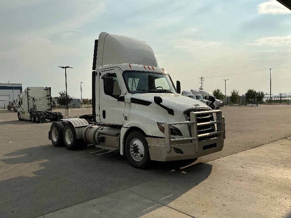 Day Cab Tractor-Heavy Duty Tractors-Freightliner-2021-T12664ST-Rocky View County-AB-687,579\n\t\tkm-$ 71,500 - Image 1