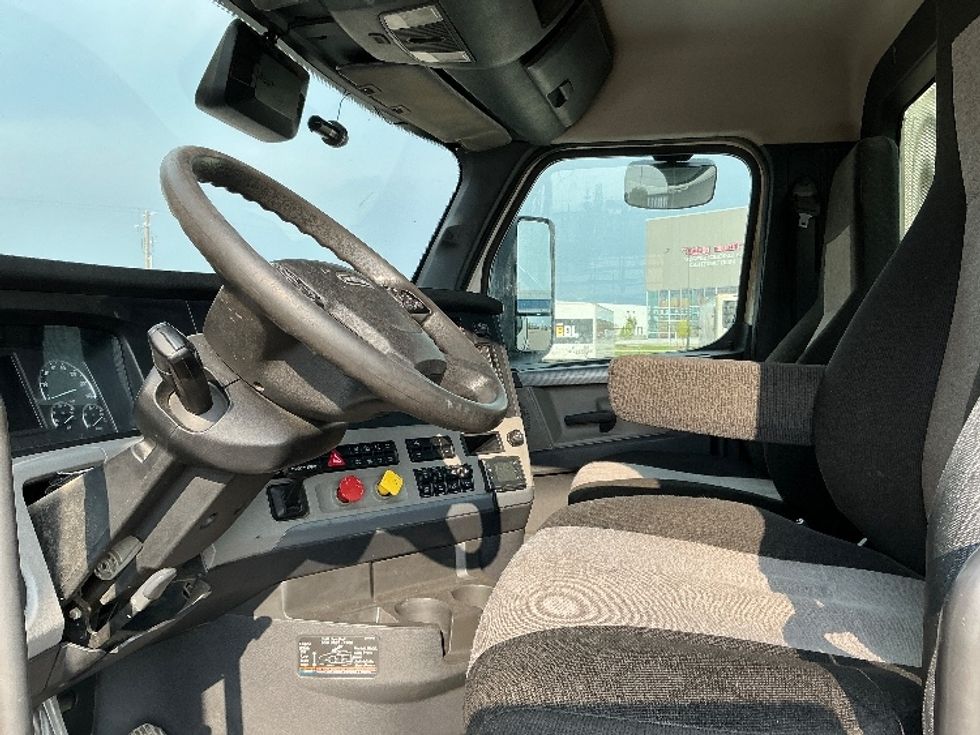 Day Cab Tractor-Heavy Duty Tractors-Freightliner-2021-T12664ST-Rocky View County-AB-687,579\n\t\tkm-$ 71,500 - Image 10