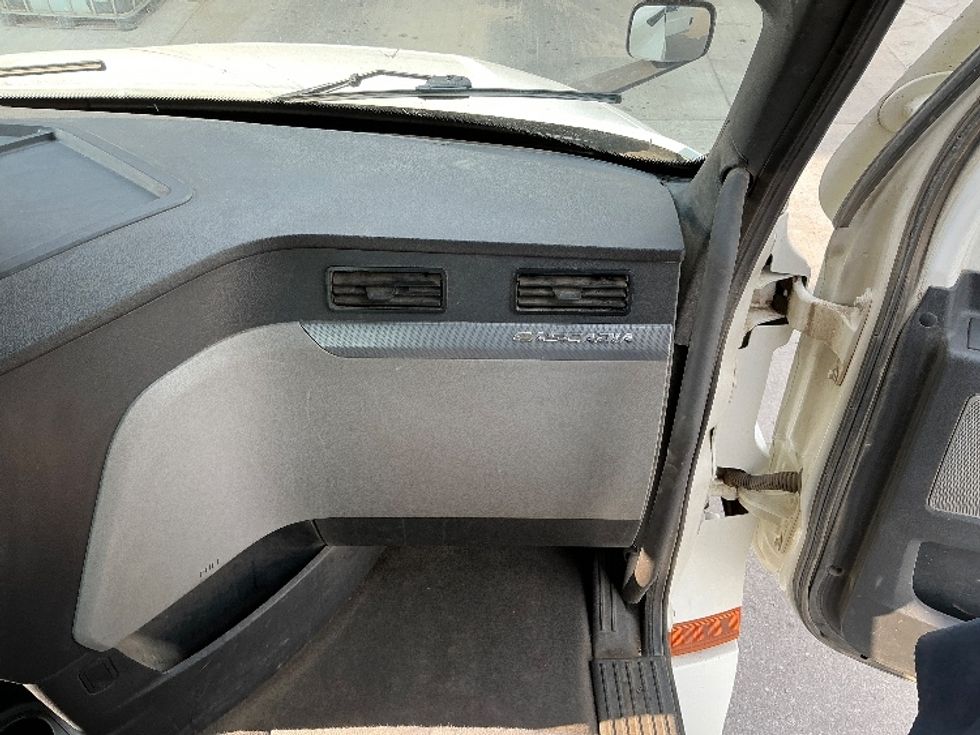 Day Cab Tractor-Heavy Duty Tractors-Freightliner-2021-T12664ST-Rocky View County-AB-687,579\n\t\tkm-$ 71,500 - Image 13