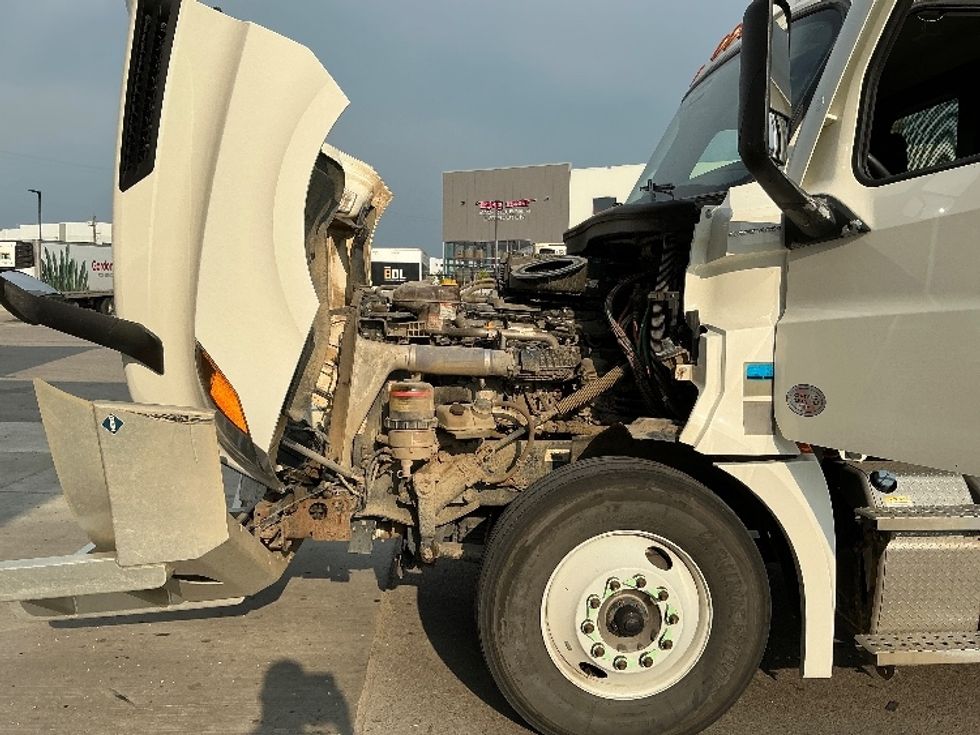 Day Cab Tractor-Heavy Duty Tractors-Freightliner-2021-T12664ST-Rocky View County-AB-687,579\n\t\tkm-$ 71,500 - Image 16