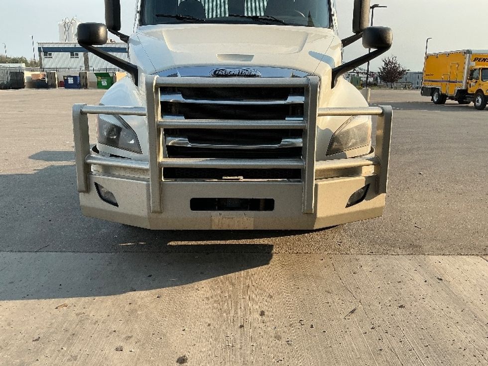 Day Cab Tractor-Heavy Duty Tractors-Freightliner-2021-T12664ST-Rocky View County-AB-687,579\n\t\tkm-$ 71,500 - Image 17