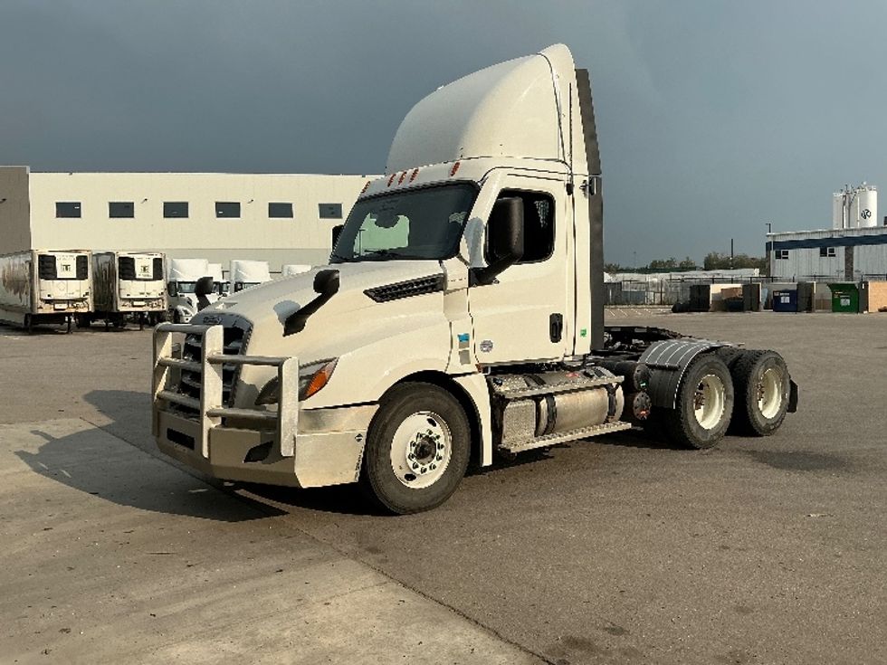 Day Cab Tractor-Heavy Duty Tractors-Freightliner-2021-T12664ST-Rocky View County-AB-687,579\n\t\tkm-$ 71,500 - Image 3