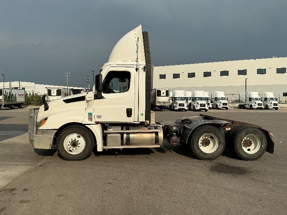 Day Cab Tractor-Heavy Duty Tractors-Freightliner-2021-T12664ST-Rocky View County-AB-687,579\n\t\tkm-$ 71,500 - Image 4