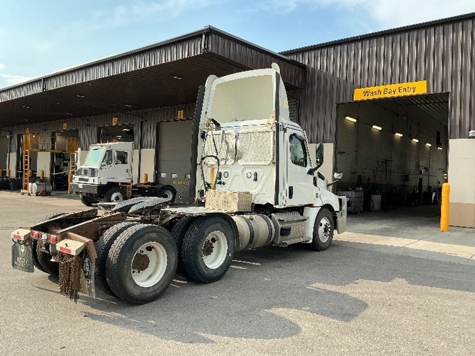 Day Cab Tractor-Heavy Duty Tractors-Freightliner-2021-T12664ST-Rocky View County-AB-687,579\n\t\tkm-$ 71,500 - Image 7