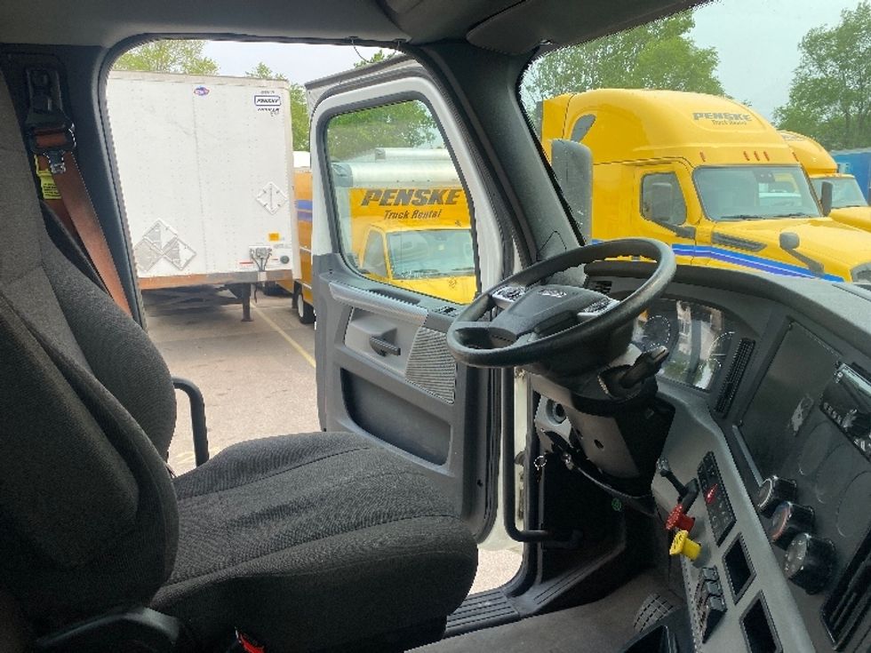 Day Cab Tractor-Heavy Duty Tractors-Freightliner-2021-T12664ST-Roseville-MN-413,156\n\t\tmiles-$ 58,500 - Image 14