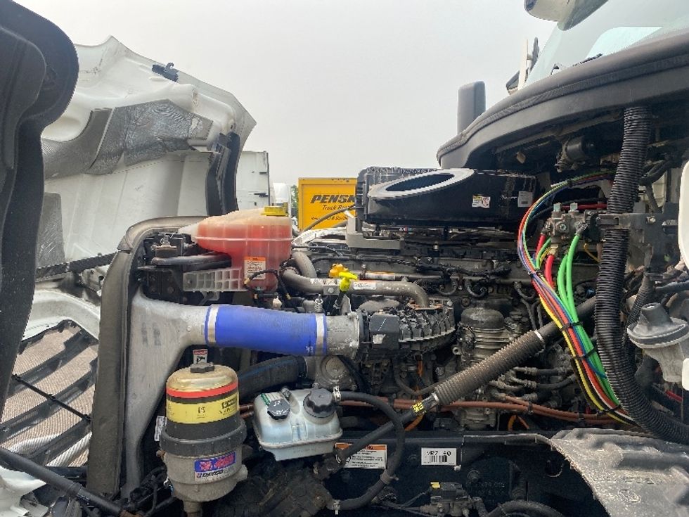 Day Cab Tractor-Heavy Duty Tractors-Freightliner-2021-T12664ST-Roseville-MN-413,156\n\t\tmiles-$ 58,500 - Image 16