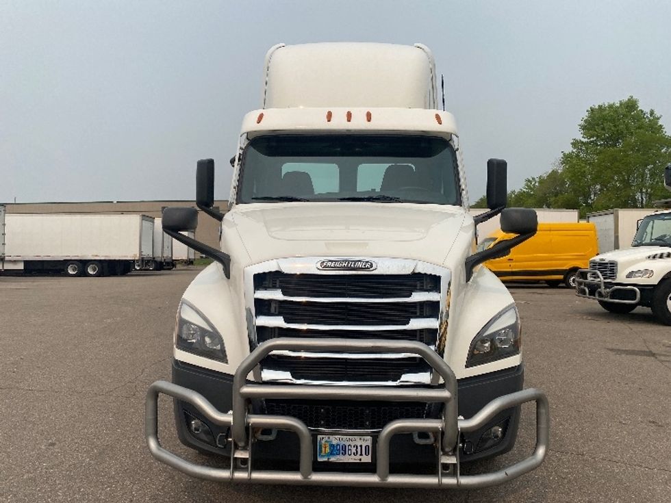 Day Cab Tractor-Heavy Duty Tractors-Freightliner-2021-T12664ST-Roseville-MN-413,156\n\t\tmiles-$ 58,500 - Image 2