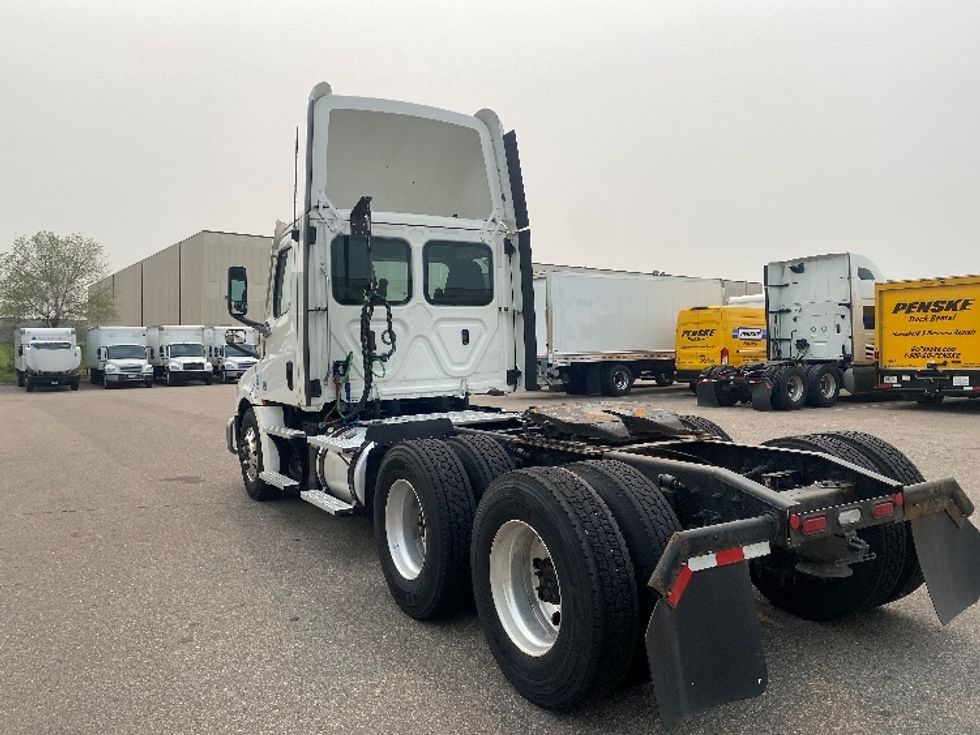 Day Cab Tractor-Heavy Duty Tractors-Freightliner-2021-T12664ST-Roseville-MN-413,156\n\t\tmiles-$ 58,500 - Image 5