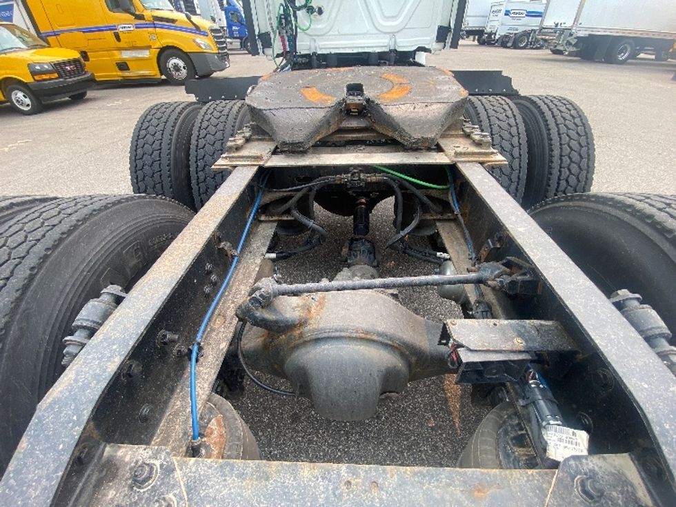 Day Cab Tractor-Heavy Duty Tractors-Freightliner-2021-T12664ST-Roseville-MN-413,156\n\t\tmiles-$ 58,500 - Image 6