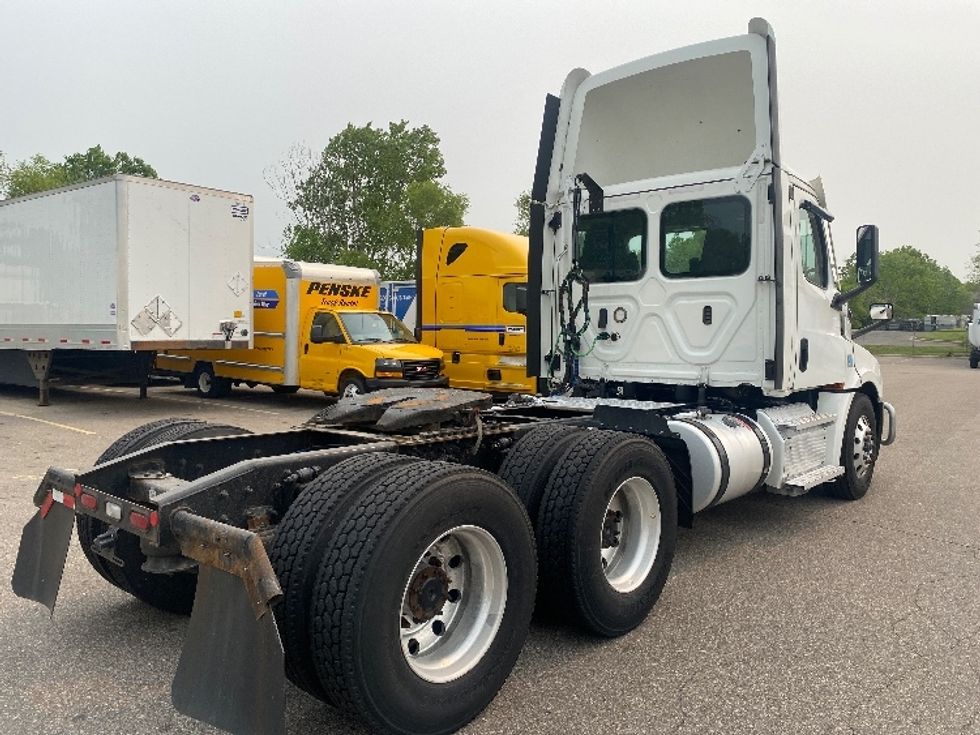 Day Cab Tractor-Heavy Duty Tractors-Freightliner-2021-T12664ST-Roseville-MN-413,156\n\t\tmiles-$ 58,500 - Image 7