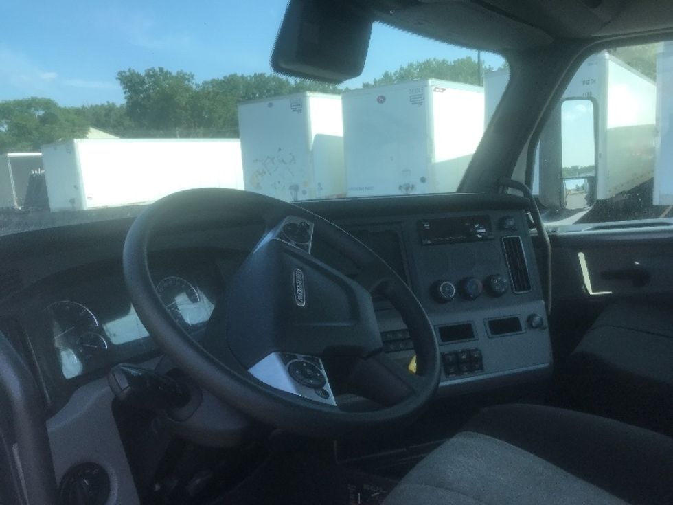 Day Cab Tractor-Heavy Duty Tractors-Freightliner-2021-T12664ST-Roseville-MN-448,675\n\t\tmiles-$ 65,000 - Image 10