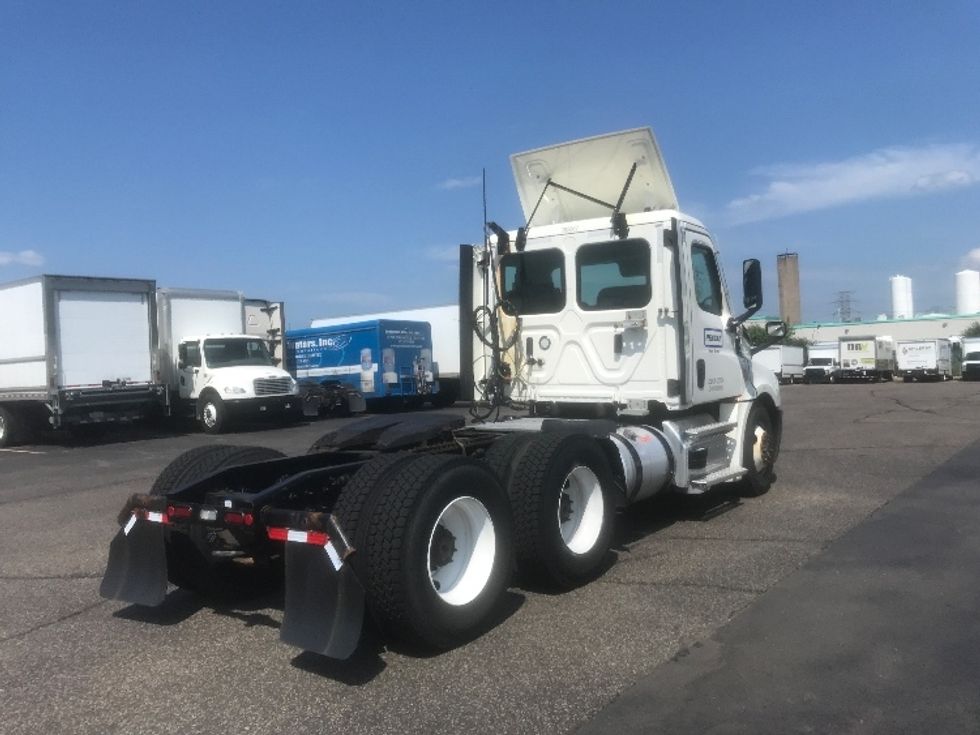 Day Cab Tractor-Heavy Duty Tractors-Freightliner-2021-T12664ST-Roseville-MN-448,675\n\t\tmiles-$ 65,000 - Image 7