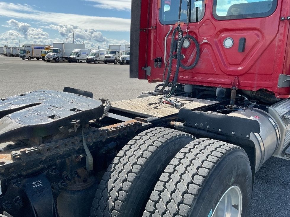 Day Cab Tractor-Heavy Duty Tractors-Freightliner-2021-T12664ST-Saint Laurent-PQ-239,902\n\t\tkm-$ 92,500 - Image 18