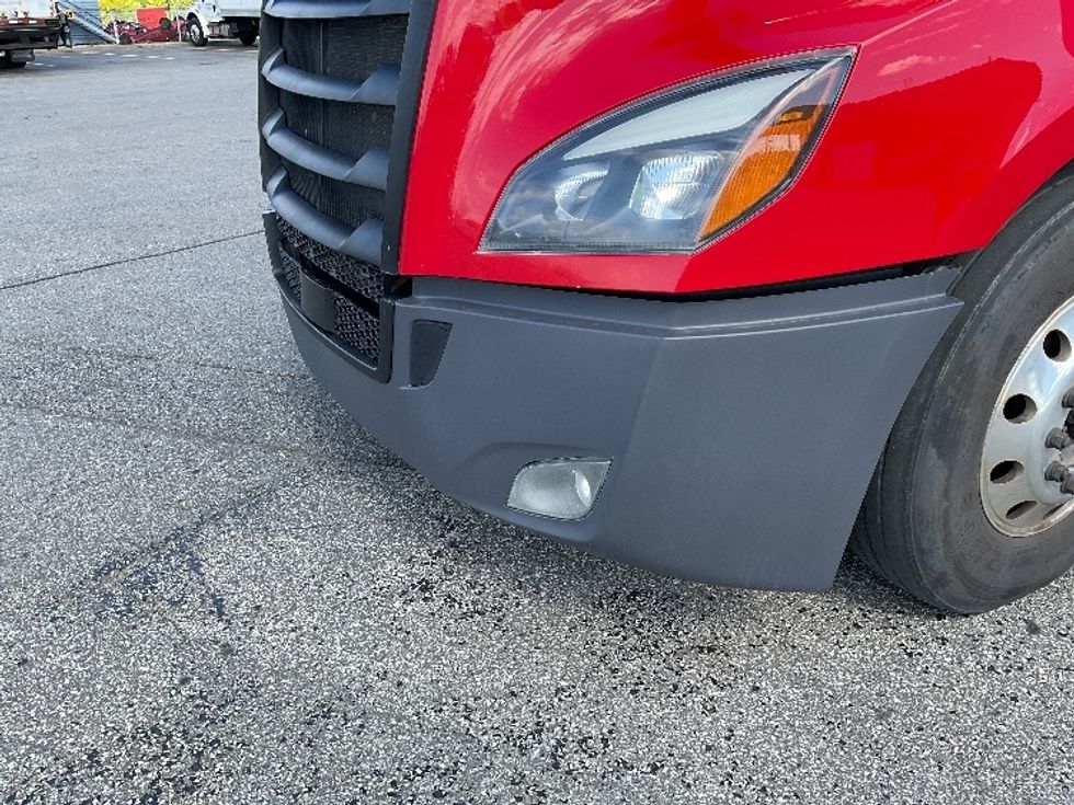 Day Cab Tractor-Heavy Duty Tractors-Freightliner-2021-T12664ST-Saint Laurent-PQ-239,902\n\t\tkm-$ 92,500 - Image 20
