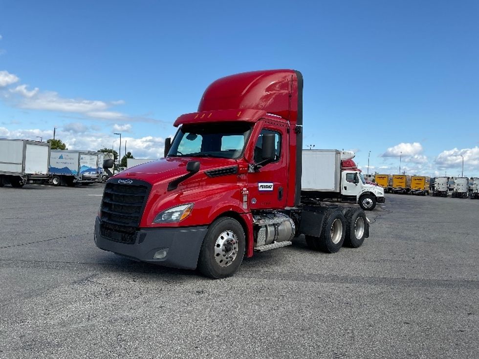 Day Cab Tractor-Heavy Duty Tractors-Freightliner-2021-T12664ST-Saint Laurent-PQ-239,902\n\t\tkm-$ 92,500 - Image 3