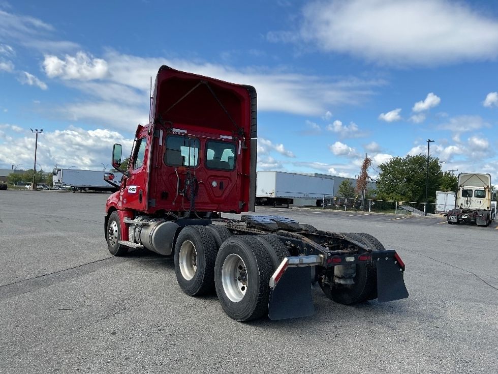 Day Cab Tractor-Heavy Duty Tractors-Freightliner-2021-T12664ST-Saint Laurent-PQ-239,902\n\t\tkm-$ 92,500 - Image 5