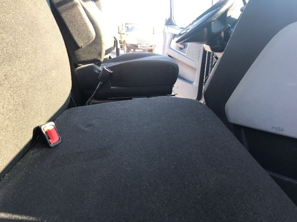 Day Cab Tractor-Heavy Duty Tractors-Freightliner-2021-T12664ST-Saint Laurent-PQ-245,461\n\t\tkm-$ 88,750 - Image 14