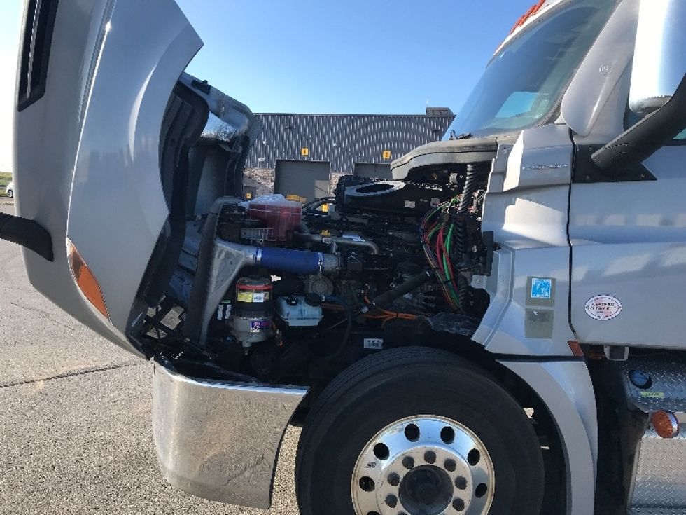 Day Cab Tractor-Heavy Duty Tractors-Freightliner-2021-T12664ST-Saint Laurent-PQ-245,461\n\t\tkm-$ 88,750 - Image 15