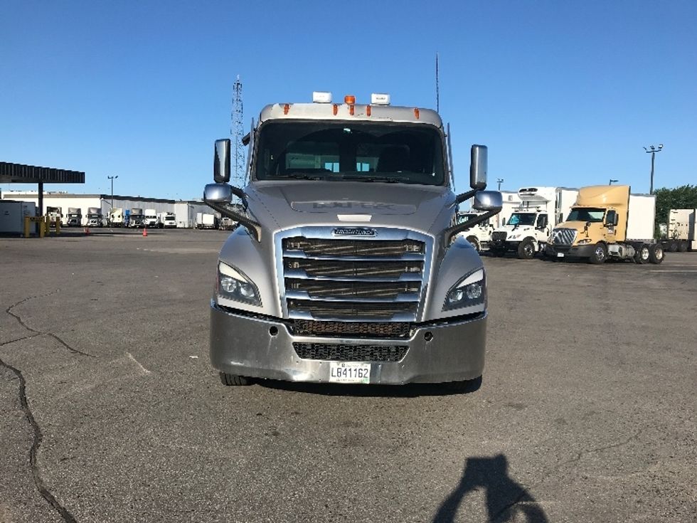 Day Cab Tractor-Heavy Duty Tractors-Freightliner-2021-T12664ST-Saint Laurent-PQ-245,461\n\t\tkm-$ 88,750 - Image 2