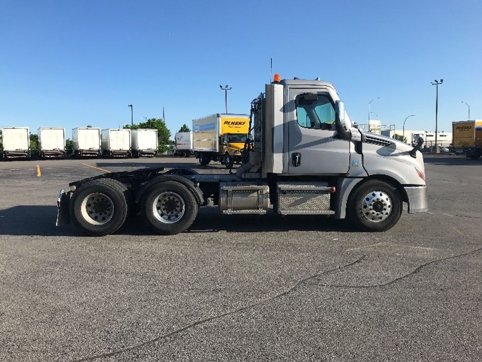 Day Cab Tractor-Heavy Duty Tractors-Freightliner-2021-T12664ST-Saint Laurent-PQ-245,461\n\t\tkm-$ 88,750 - Image 8