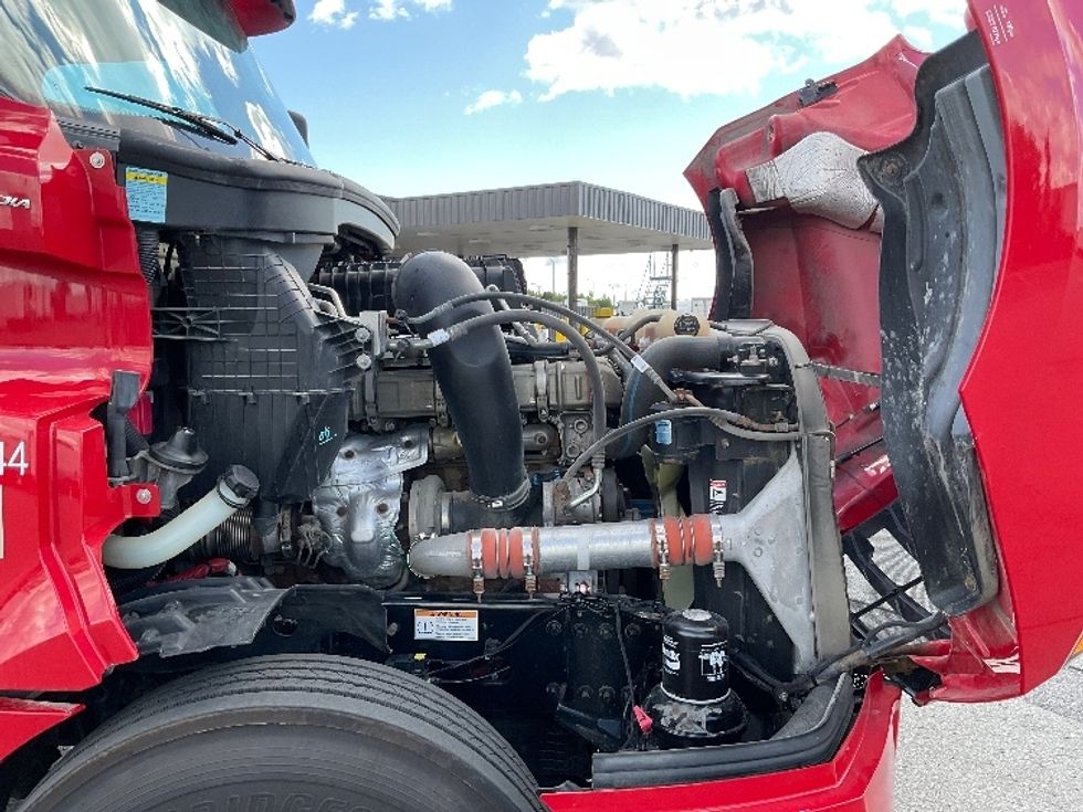 Day Cab Tractor-Heavy Duty Tractors-Freightliner-2021-T12664ST-Saint Laurent-PQ-273,311\n\t\tkm-$ 87,500 - Image 15