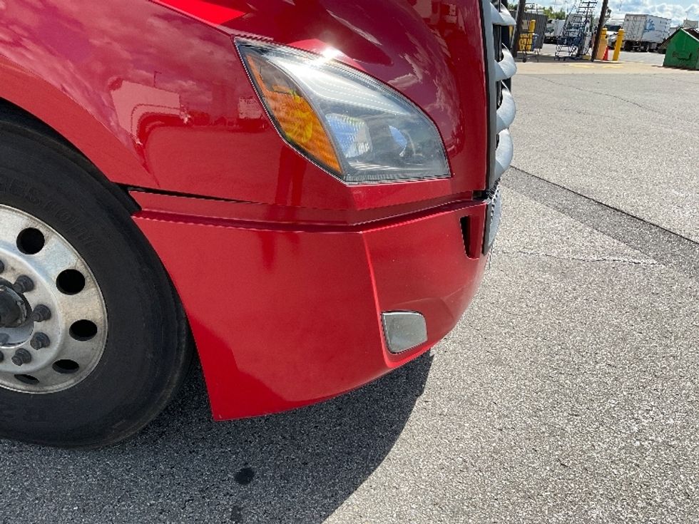 Day Cab Tractor-Heavy Duty Tractors-Freightliner-2021-T12664ST-Saint Laurent-PQ-273,311\n\t\tkm-$ 87,500 - Image 19