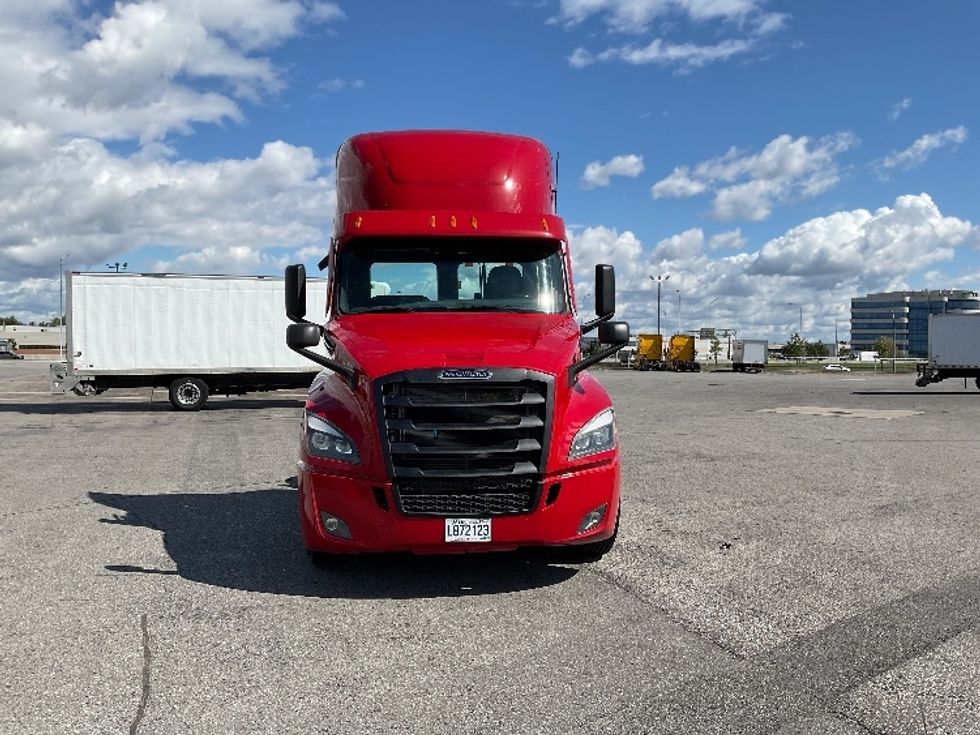 Day Cab Tractor-Heavy Duty Tractors-Freightliner-2021-T12664ST-Saint Laurent-PQ-273,311\n\t\tkm-$ 87,500 - Image 2