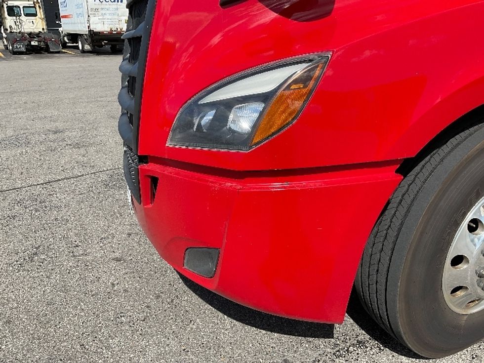 Day Cab Tractor-Heavy Duty Tractors-Freightliner-2021-T12664ST-Saint Laurent-PQ-273,311\n\t\tkm-$ 87,500 - Image 20