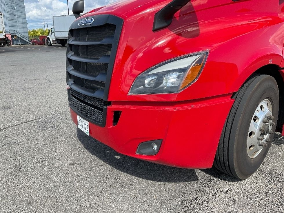 Day Cab Tractor-Heavy Duty Tractors-Freightliner-2021-T12664ST-Saint Laurent-PQ-273,311\n\t\tkm-$ 87,500 - Image 21